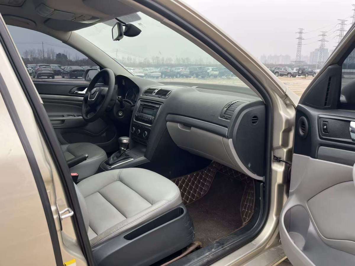 Skoda Octavia 2018 car image #7