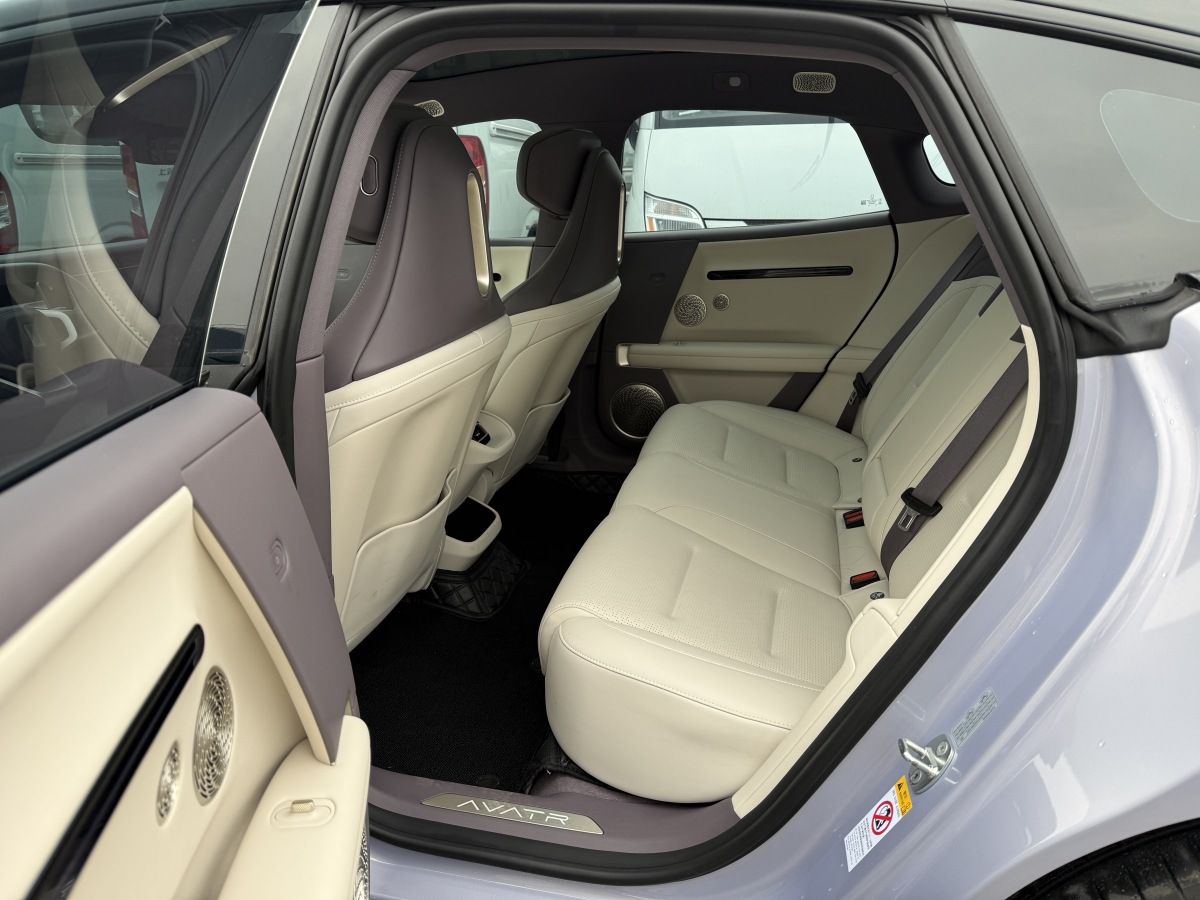 Avatr 06 2025 car image #7