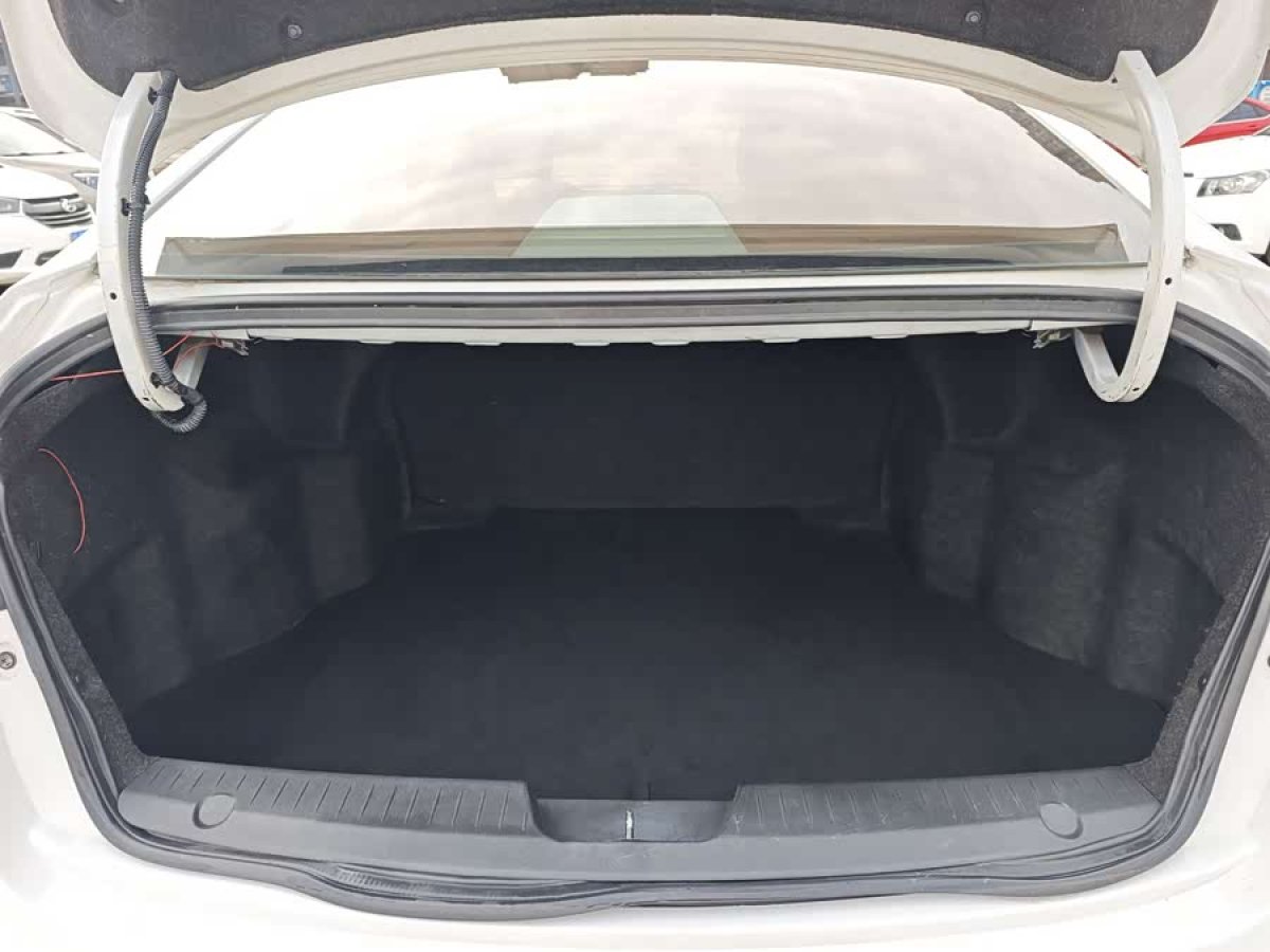 MG GT 2016 car image #7