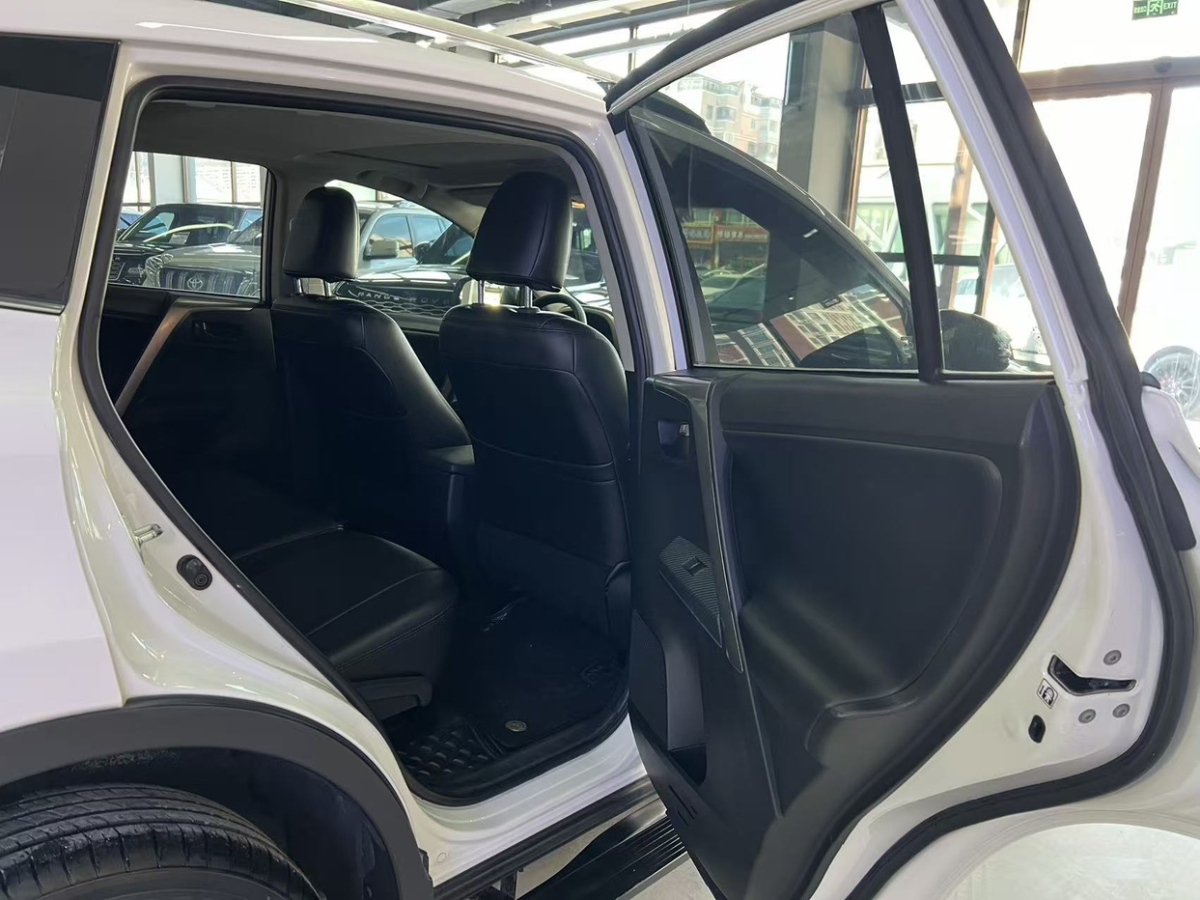 Toyota 2014 car image #7