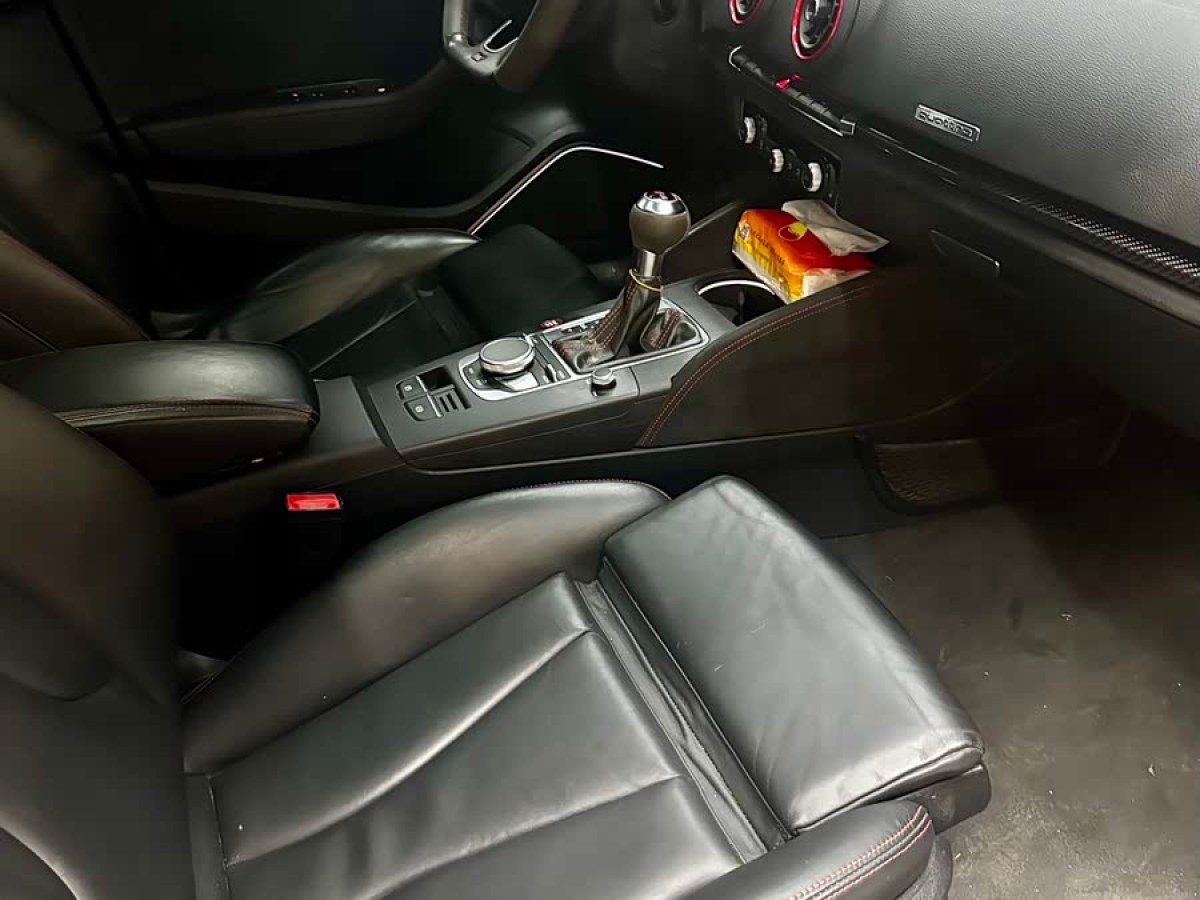 Audi RS 3 2018 immagine di auto #7