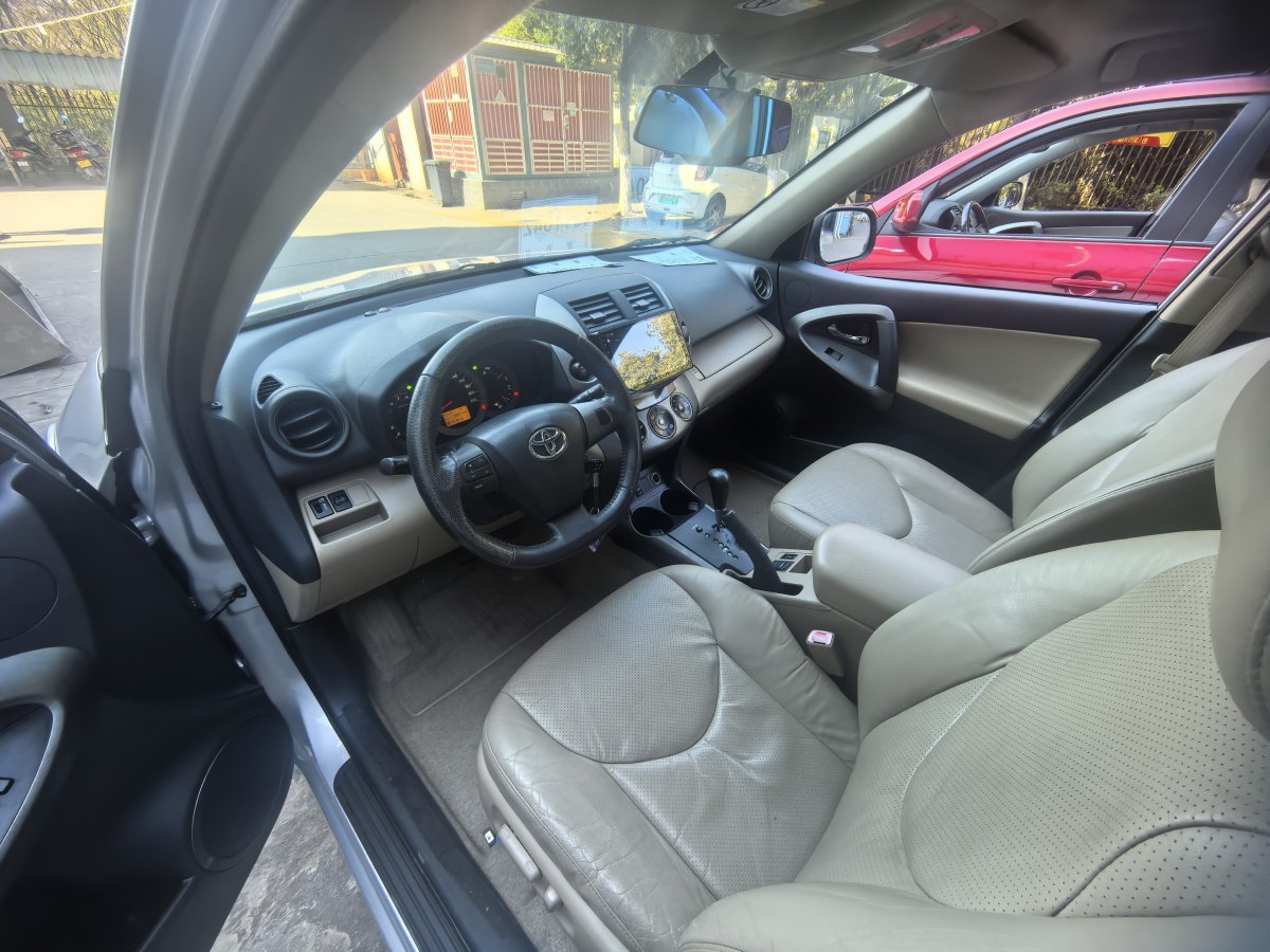 Toyota RAV4 2012 car image #7