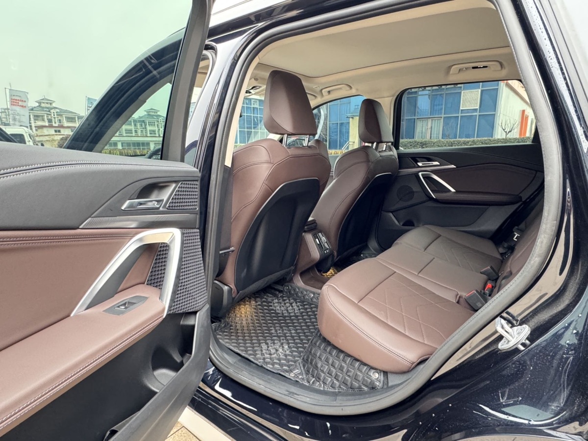 BMW iX1 2025 #7 BMW iX1 2025 صورة سيارة #7