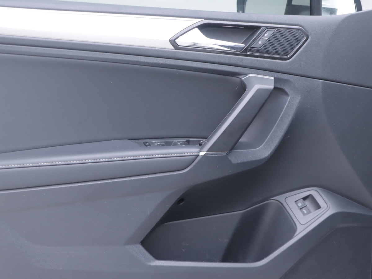 Volkswagen Tiguan L New Energy 2020 изображение автомобиля #7