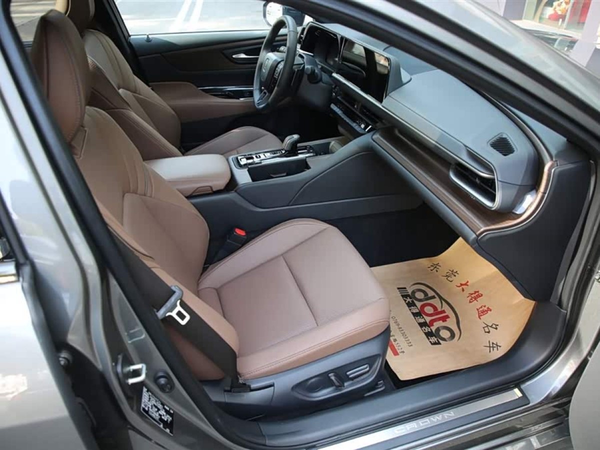 Toyota Crown 2025 صورة سيارة #7