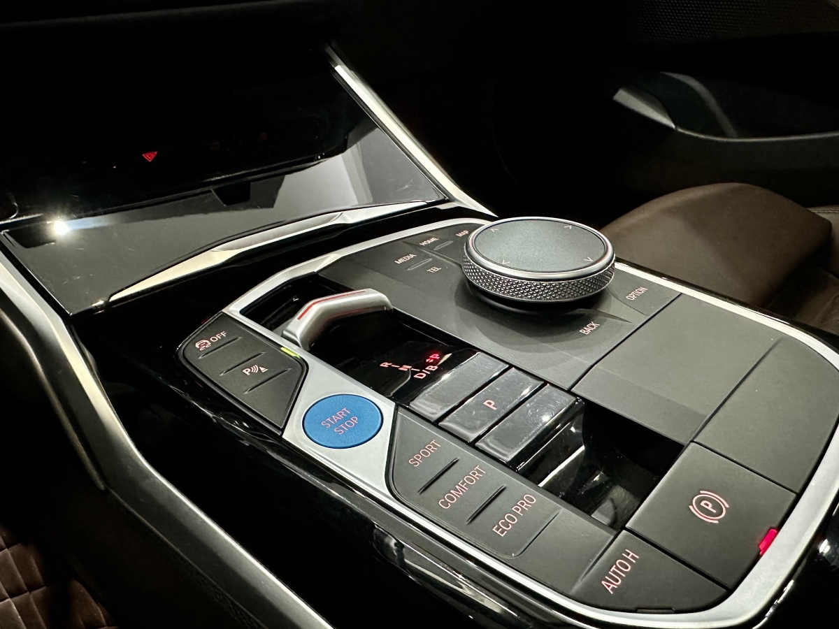 BMW i3 2024 car image #7