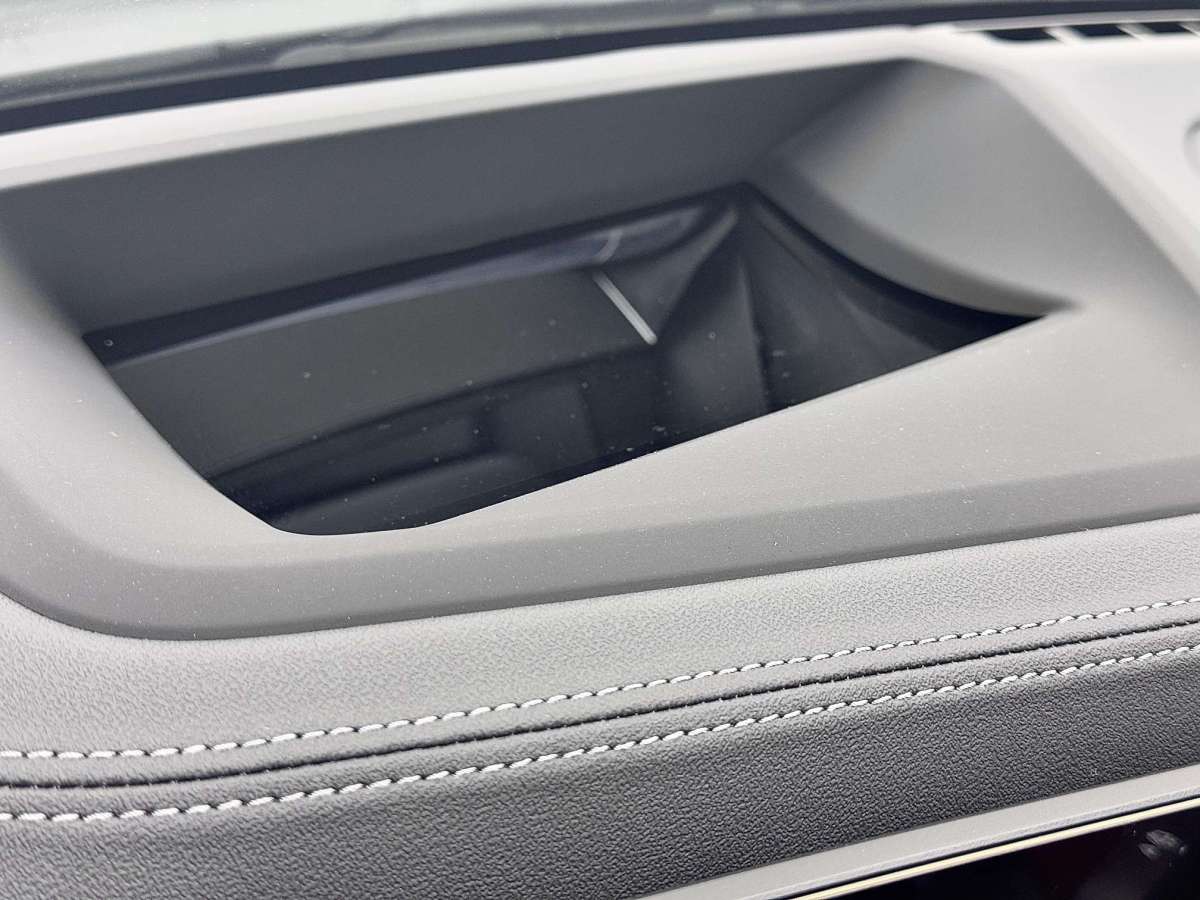 BMW i3 2024 car image #7