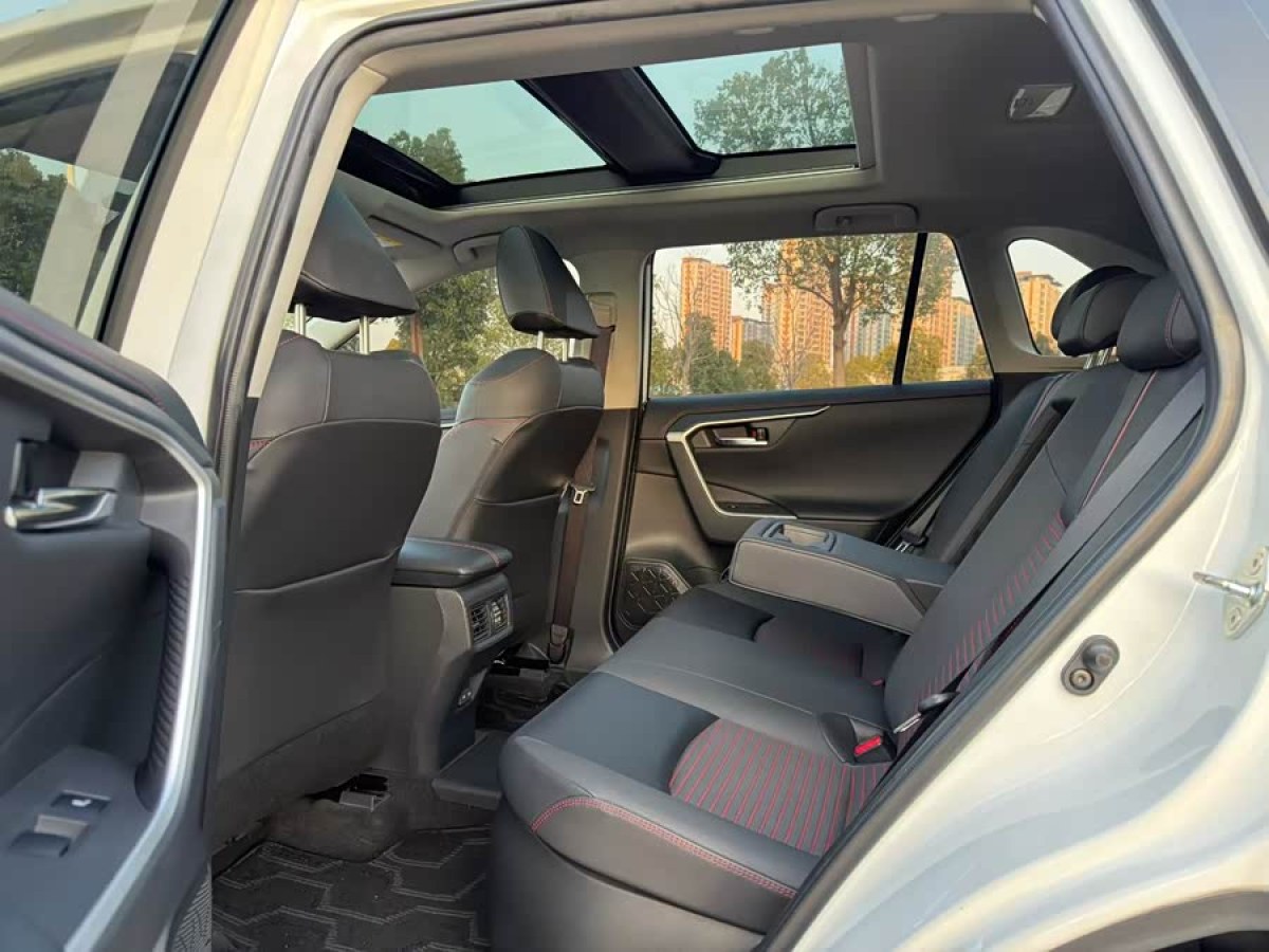 Toyota RAV4 Hybird E+ 2021 immagine di auto #7