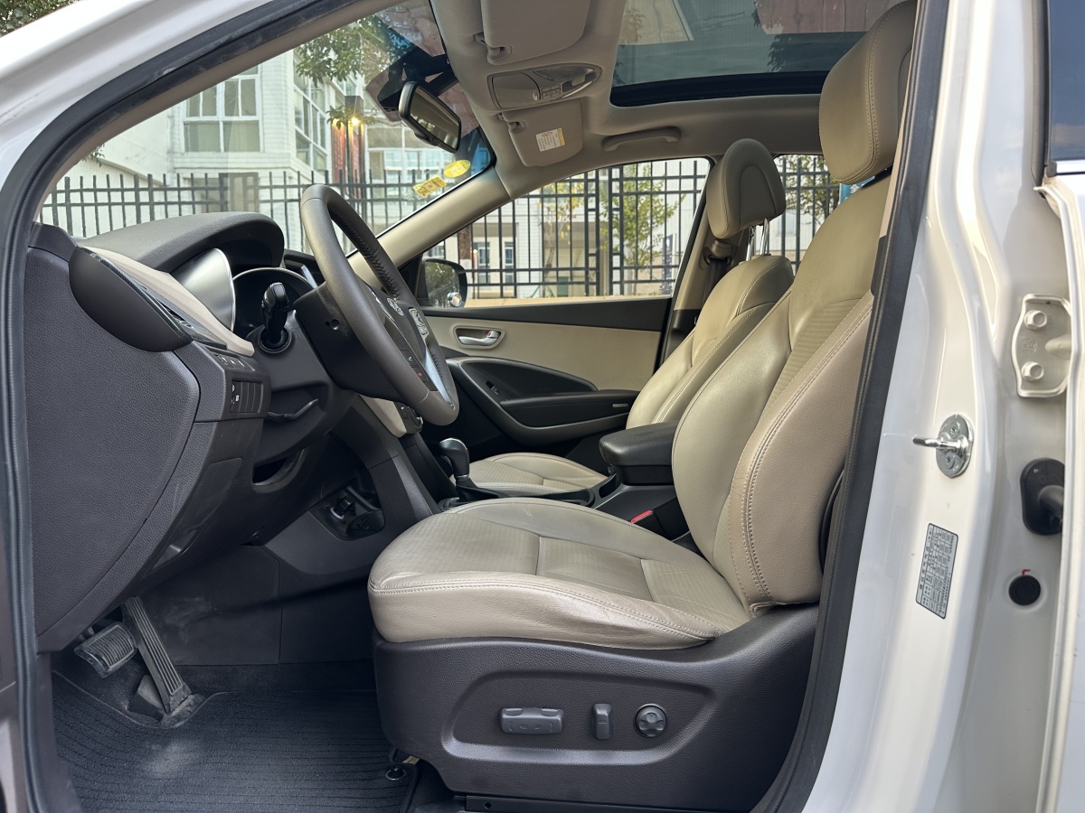 Hyundai Santa Fe 2015 car image #7