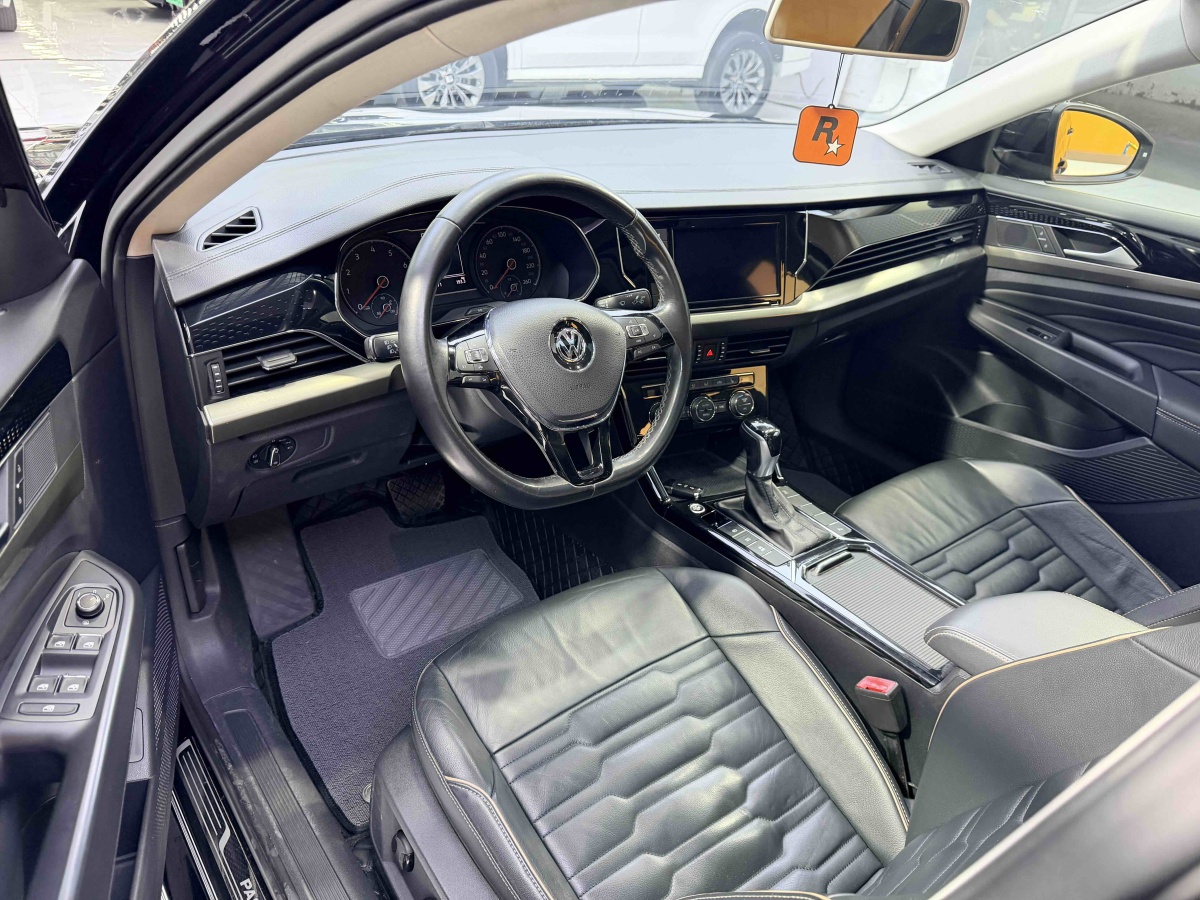 Volkswagen Passat 2019 car image #7