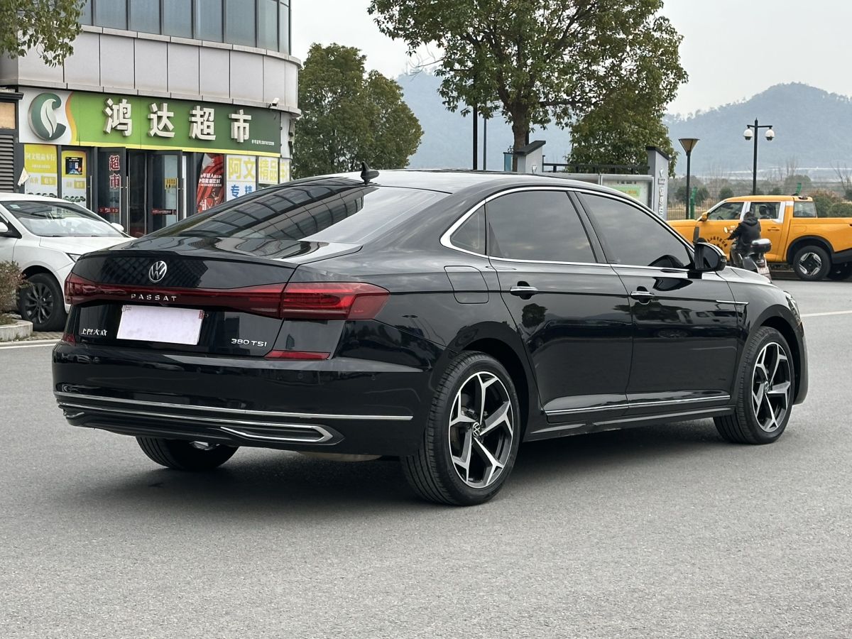 Volkswagen Passat 2024 car image #7