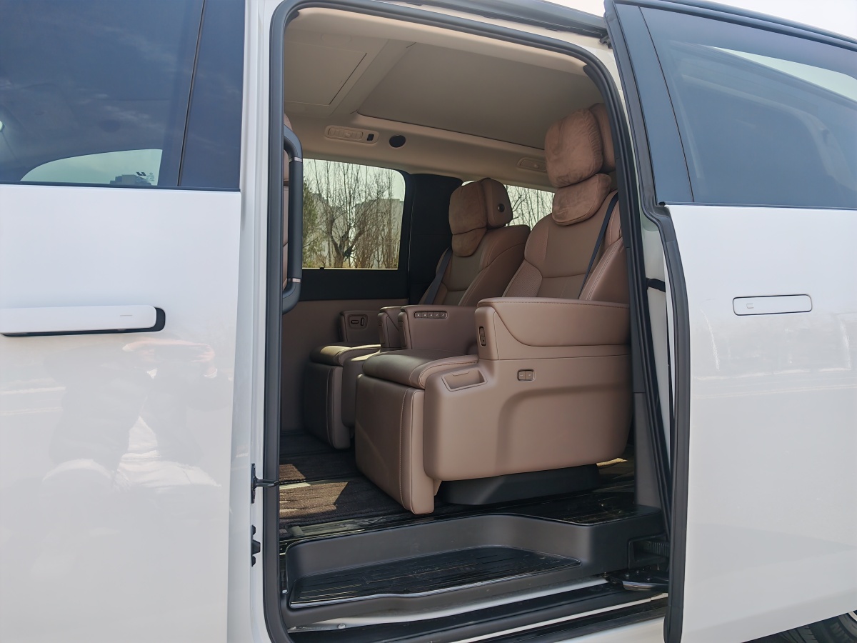 理想汽车 理想MEGA 2025 汽车图片 #7