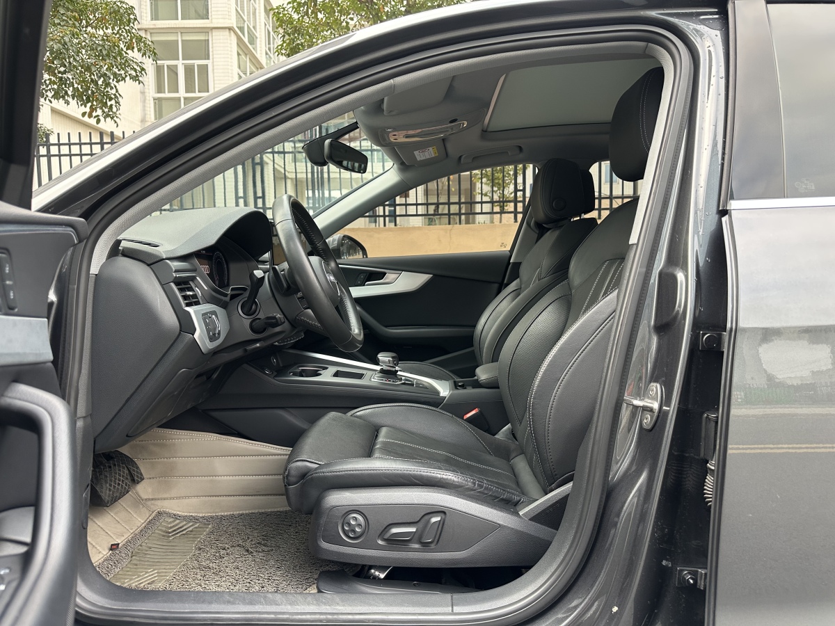 Audi A4L 2020 car image #7