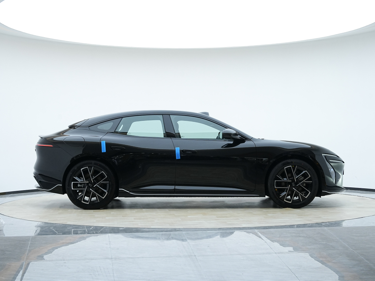 Avatr 06 2025 car image #7