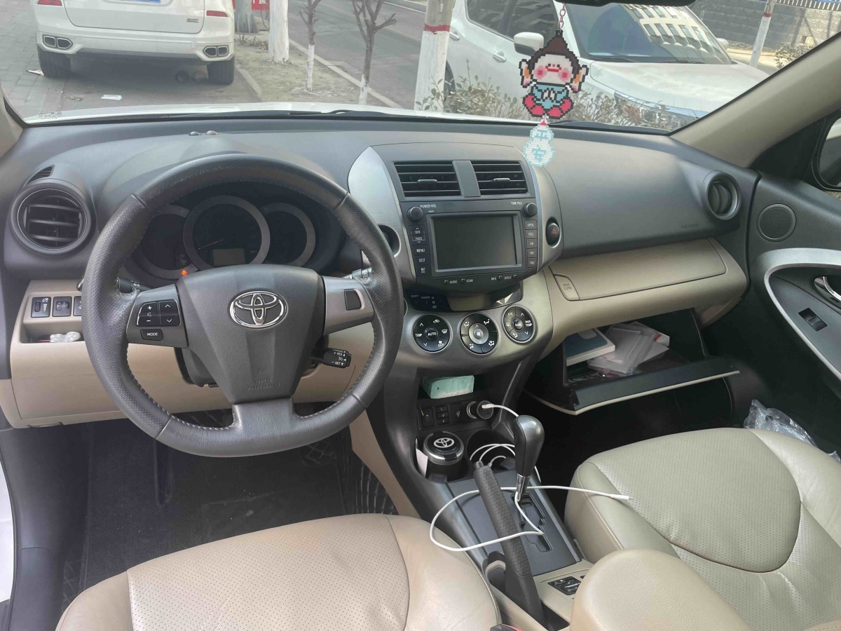 Toyota RAV4 2012 car image #7