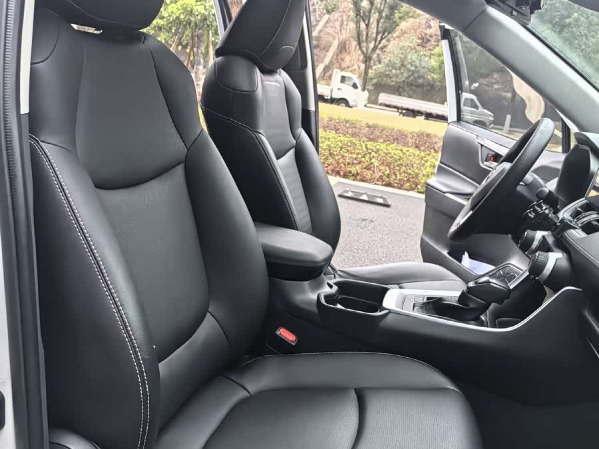 Toyota RAV4 Hybird E+ 2021 immagine di auto #7