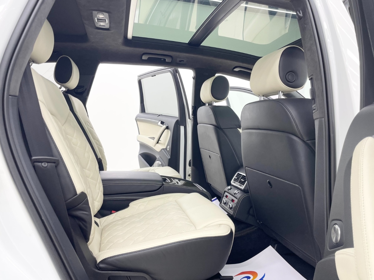 Audi Q7 2010 car image #7