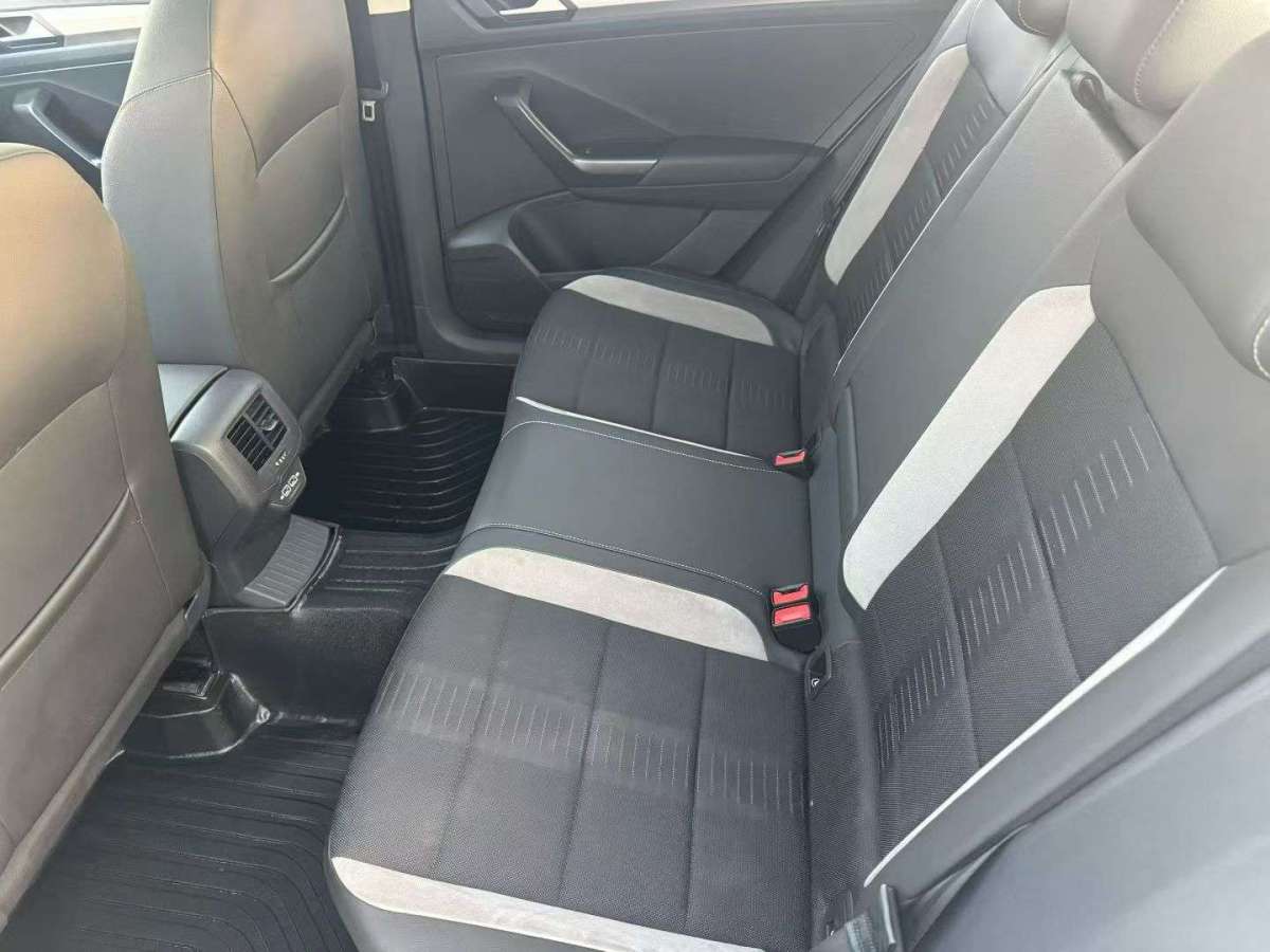 Volkswagen T-Roc 2023 car image #7