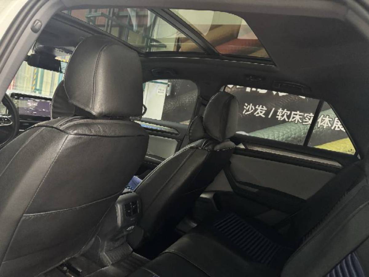 Volkswagen T-Roc 2025 car image #7