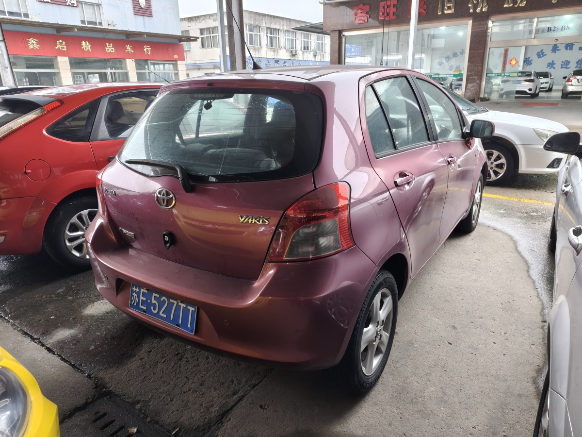 Toyota Yaris 2011 изображение автомобиля #7