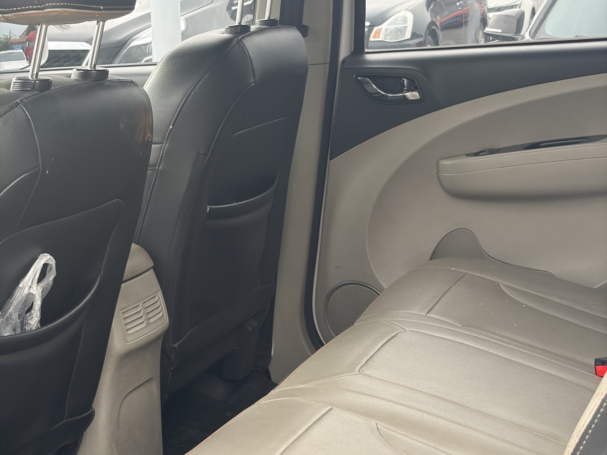 Forthing JOYEAR X5 2015 изображение автомобиля #7