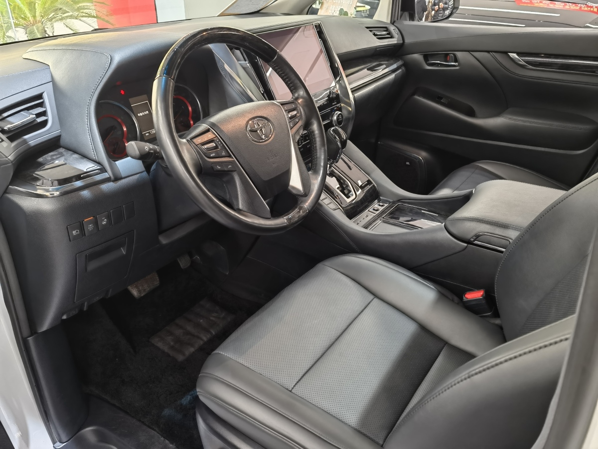 Toyota Alphard 2024 immagine di auto #7