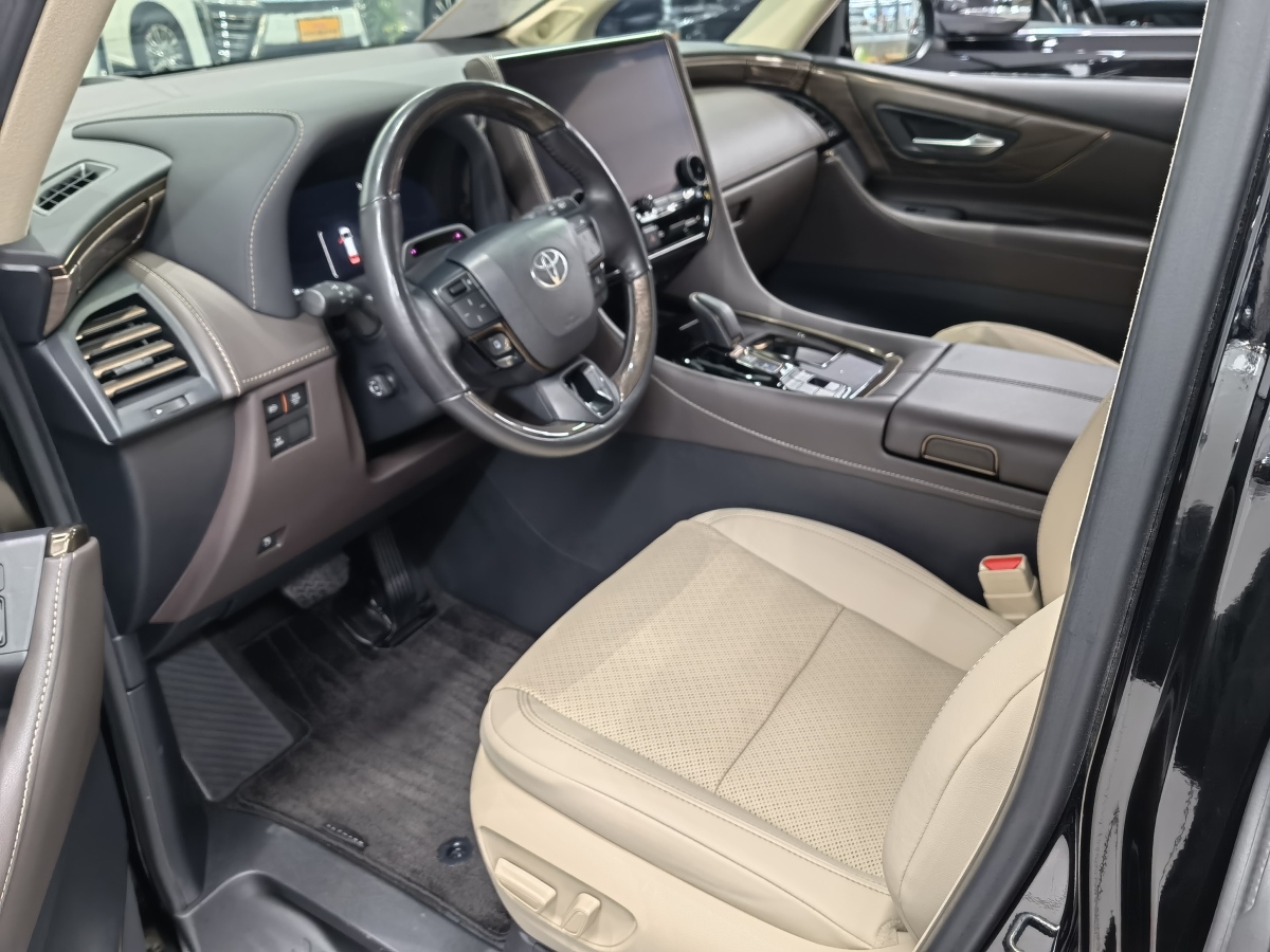 Toyota Alphard 2024 car image #7