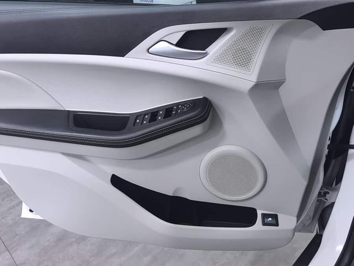 BYD Yuan Pro 2022 immagine di auto #7