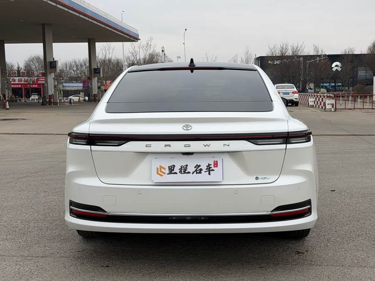 Toyota Crown 2025 immagine di auto #7