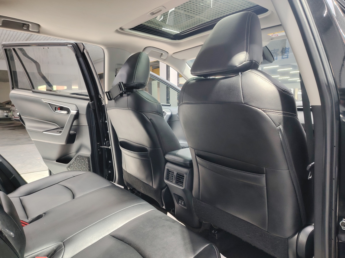 Toyota RAV4 2021 car image #7