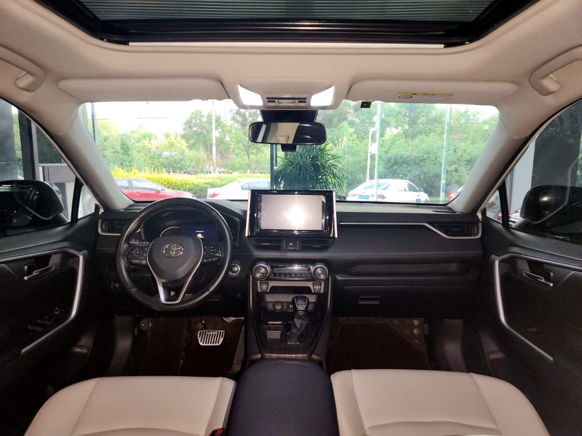 Toyota RAV4 2022 car image #7