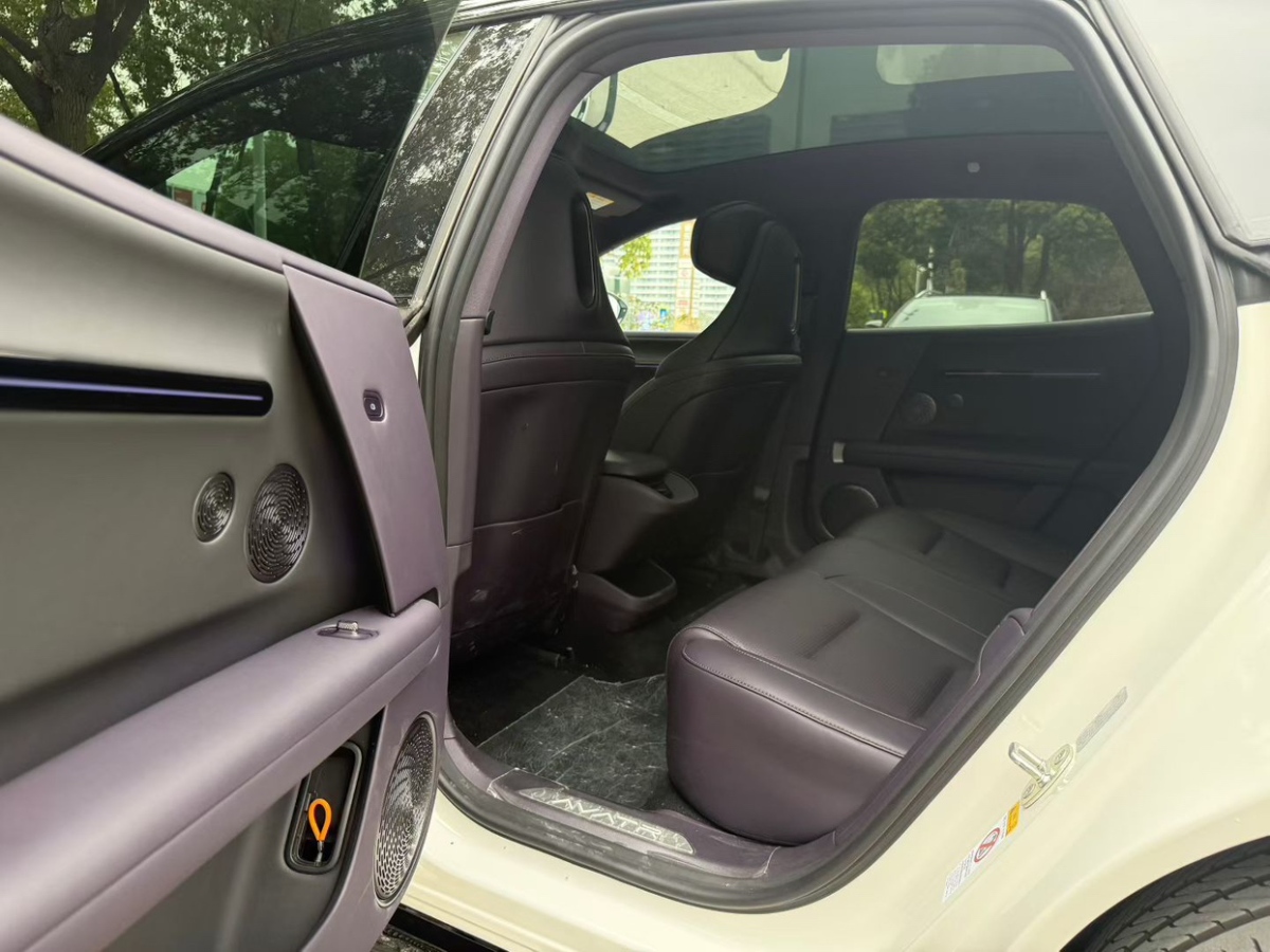 Avatr 06 2025 car image #7