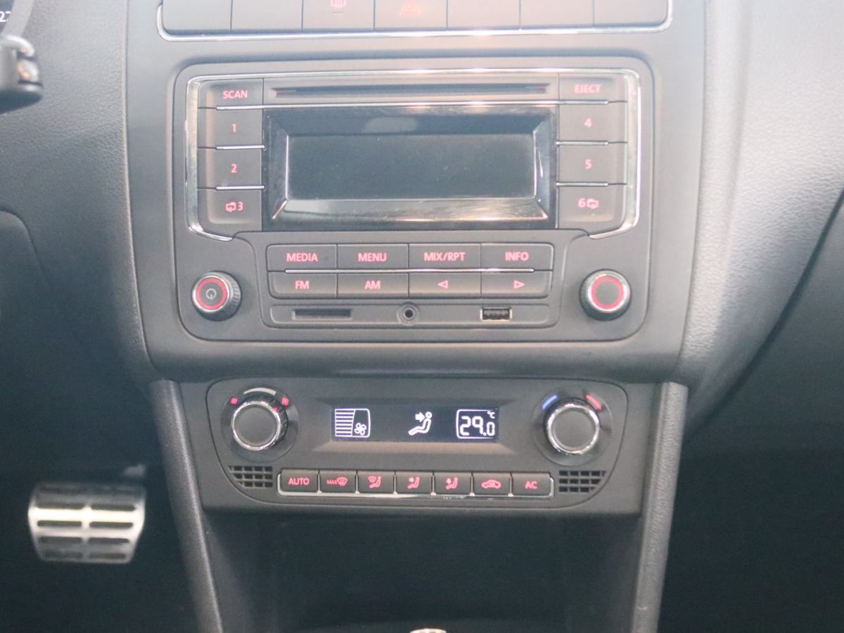 Volkswagen Polo 2014 car image #7