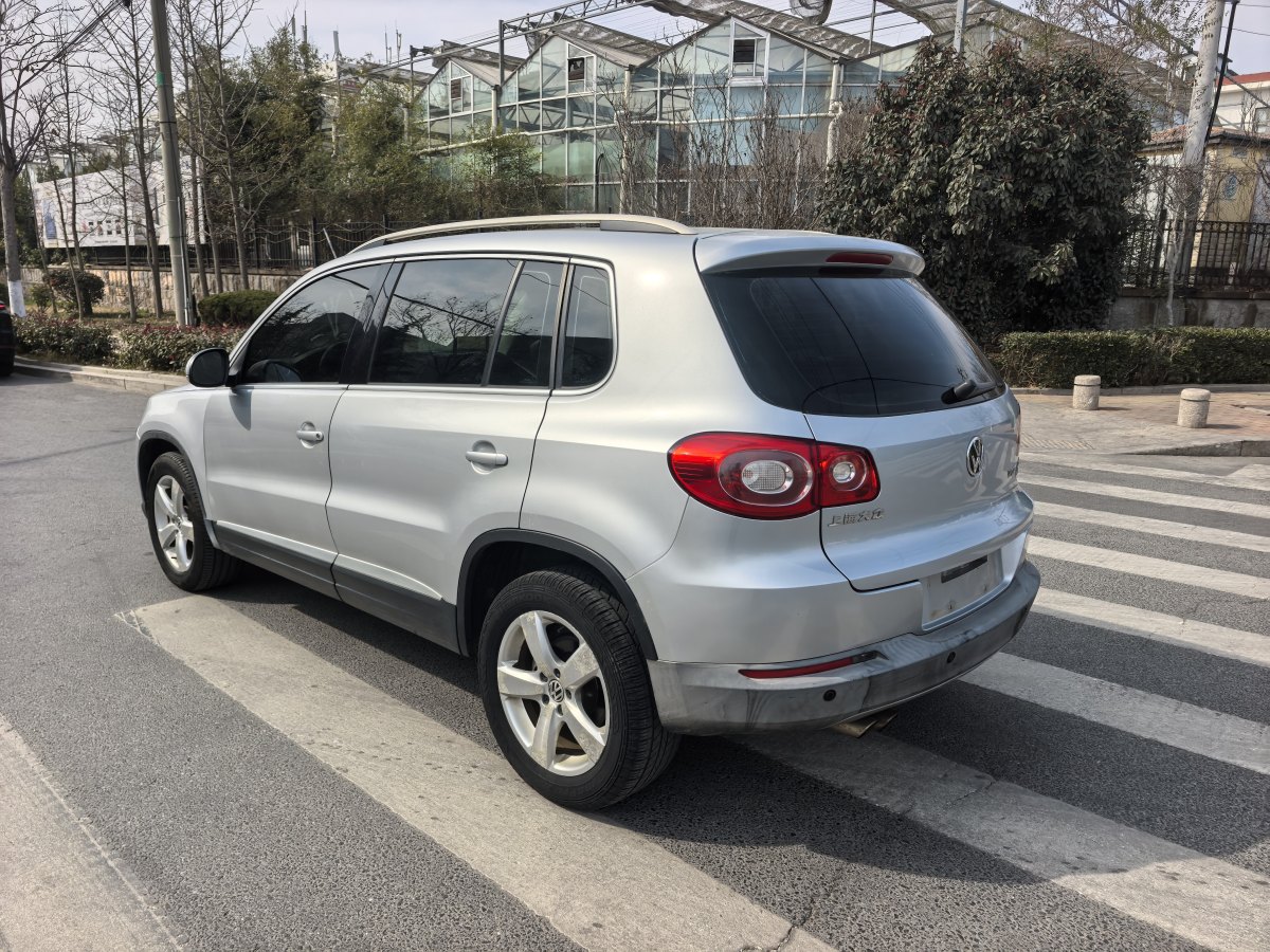 Volkswagen Tiguan 2012 car image #7