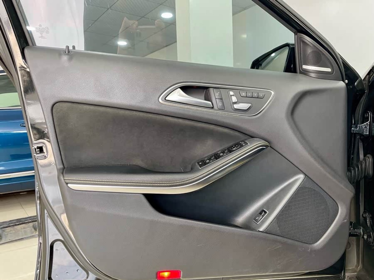 Mercedes-Benz GLA AMG 2018 car image #7