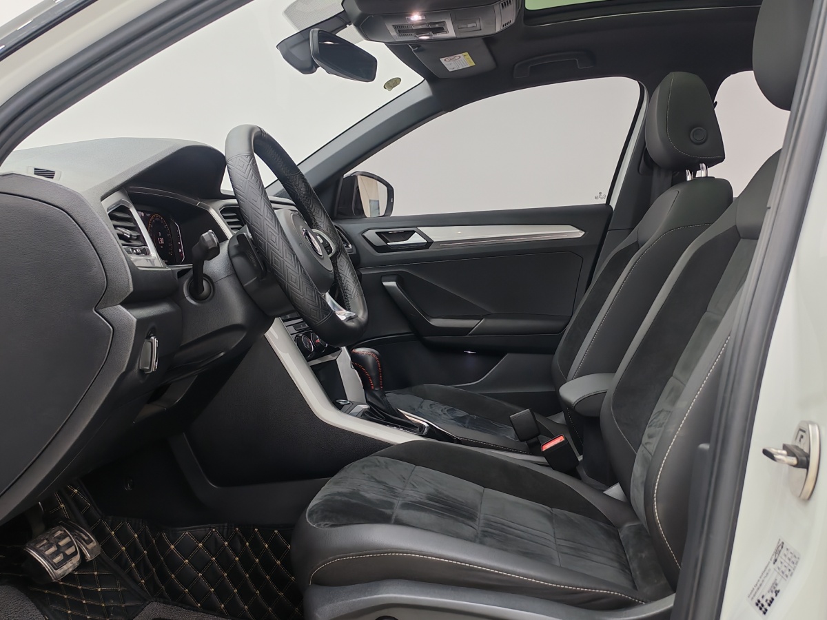 Volkswagen T-Roc 2022 immagine di auto #7