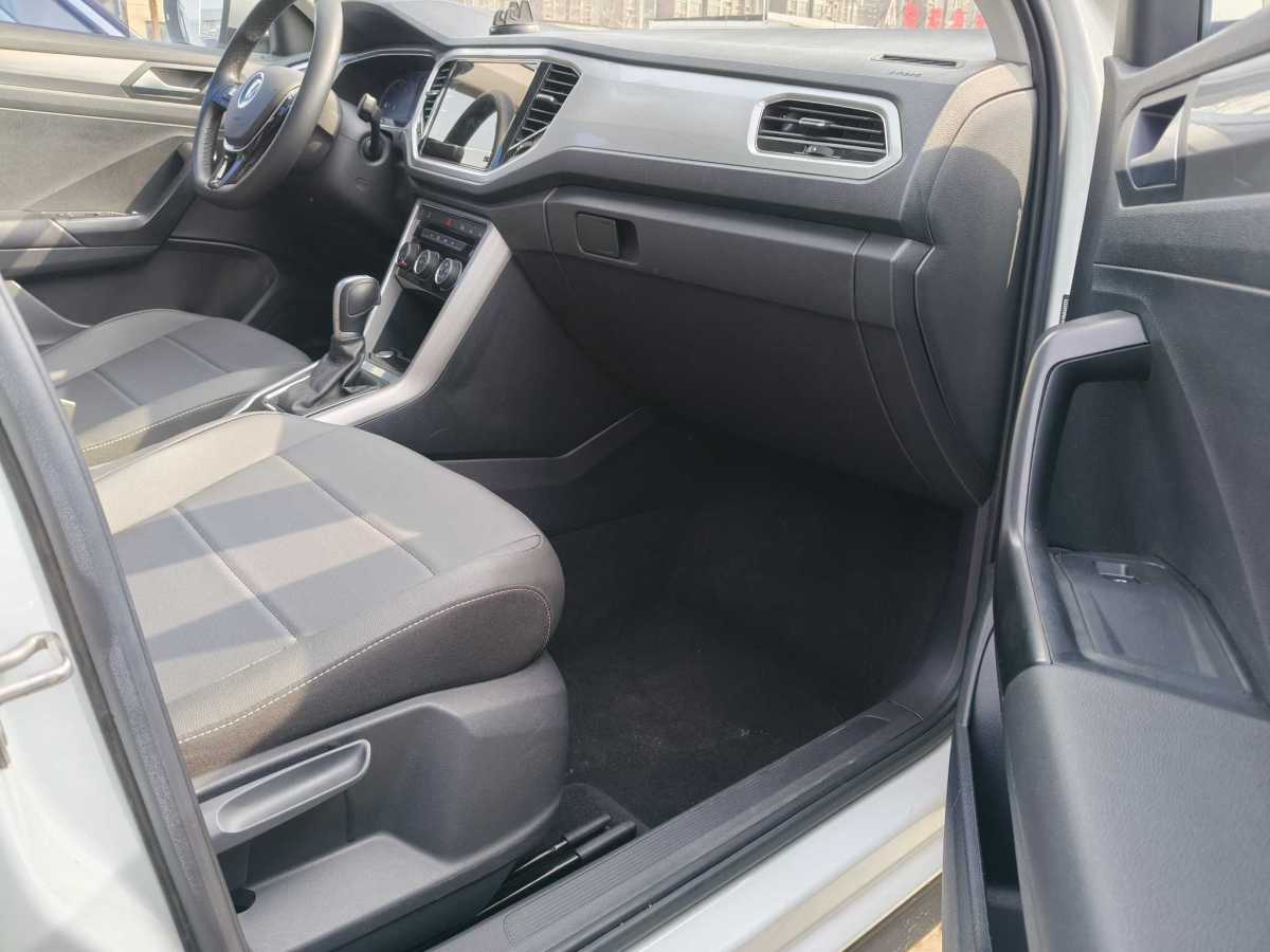 Volkswagen T-Roc 2023 car image #7