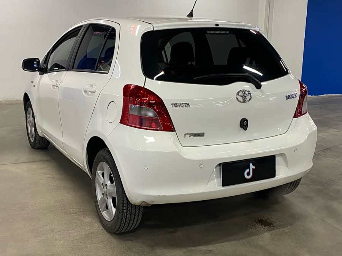 Toyota Yaris 2012 car image #7