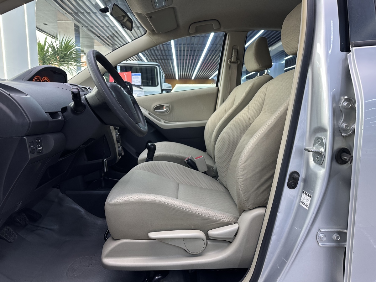 Toyota Yaris 2010 car image #7