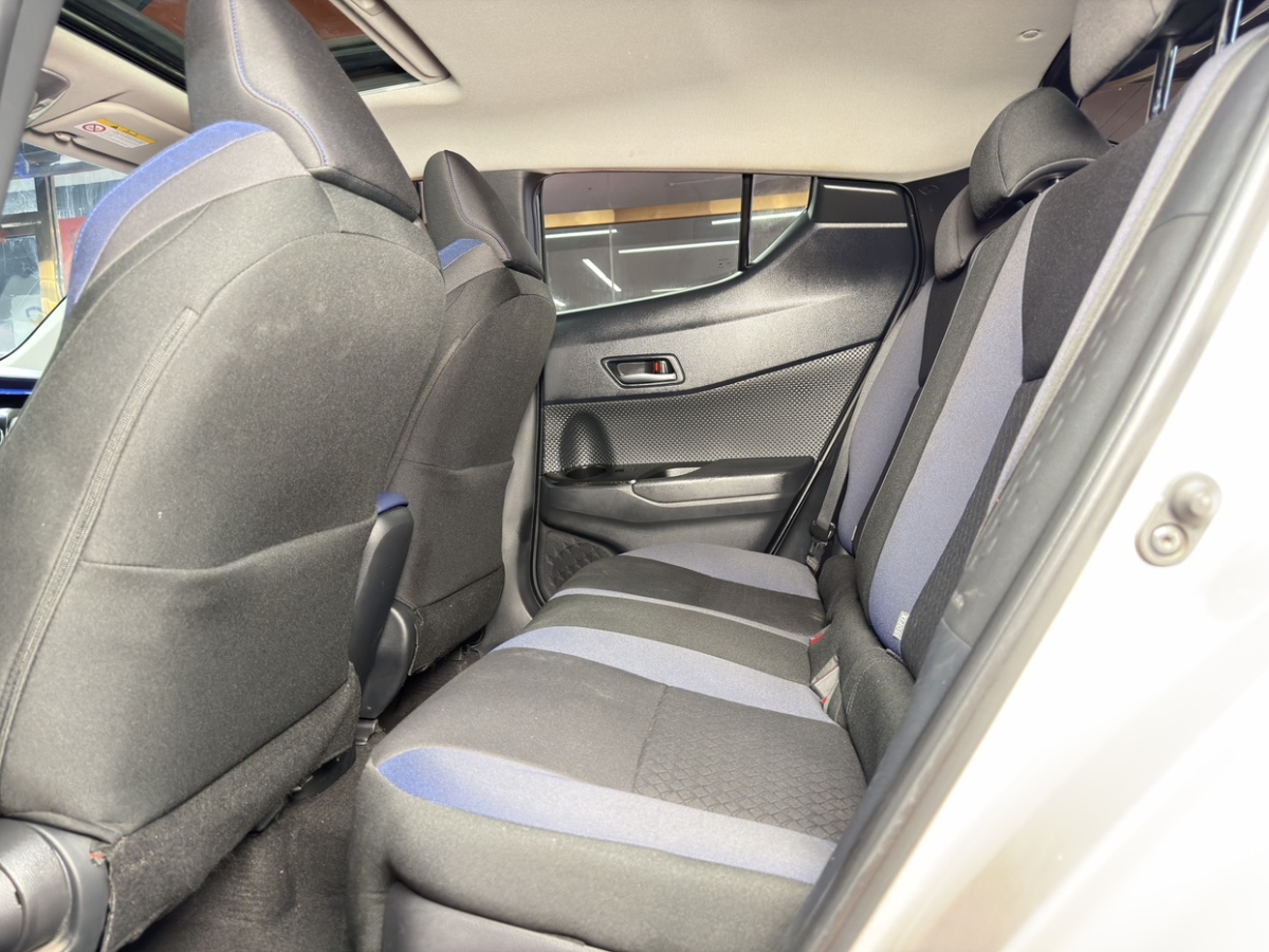 Toyota C-HR 2021 car image #7