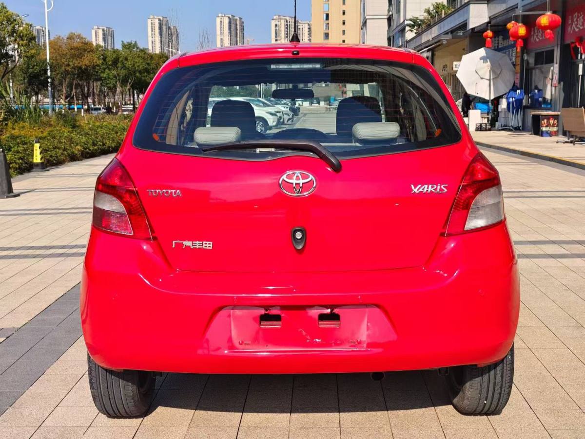 Toyota Yaris 2011 изображение автомобиля #7