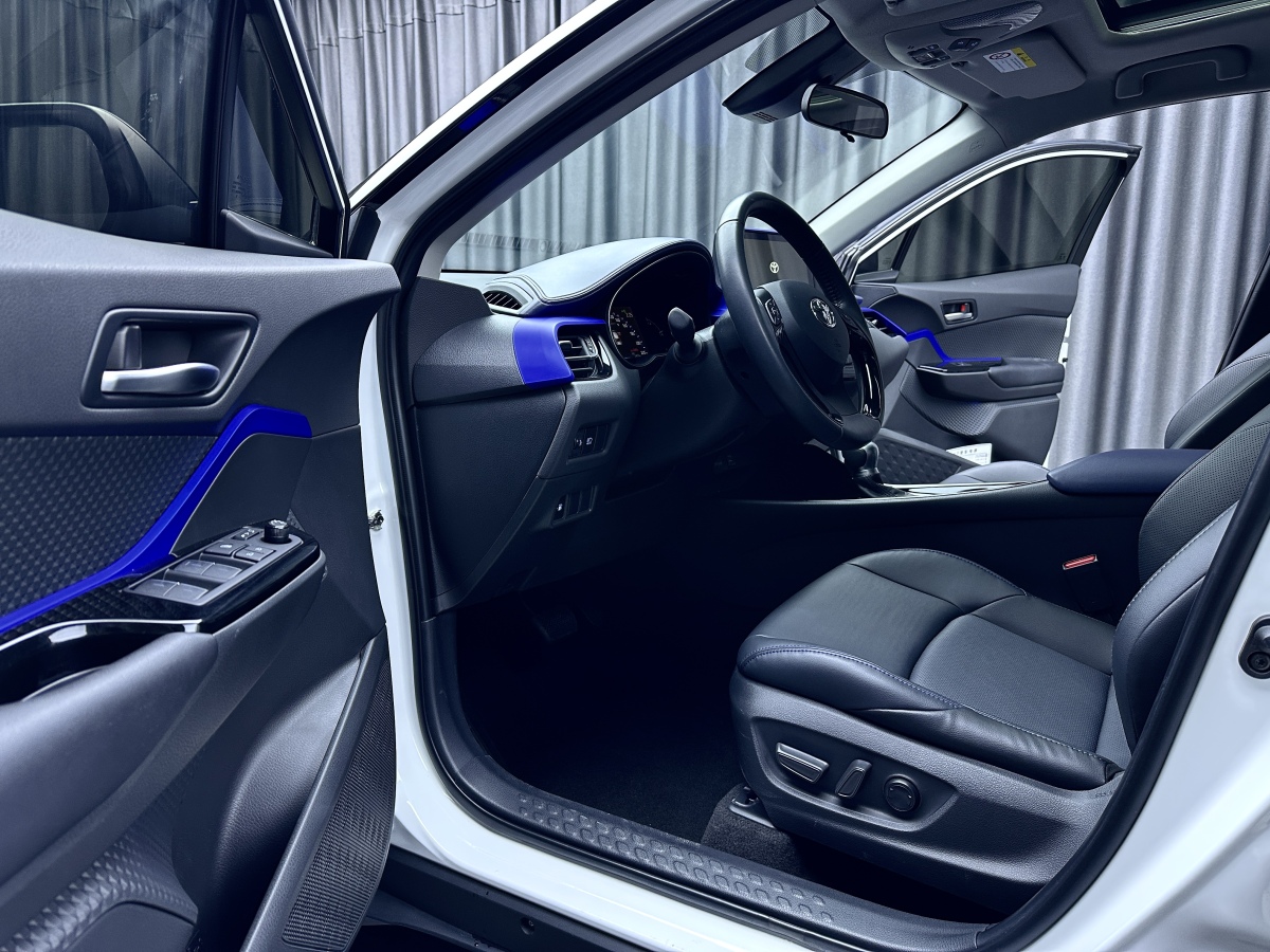 Toyota C-HR 2023 car image #7