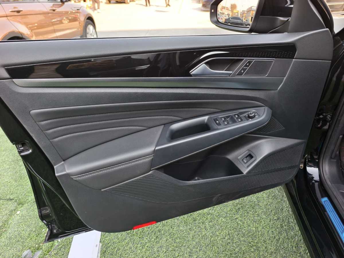 Volkswagen Passat 2023 car image #7