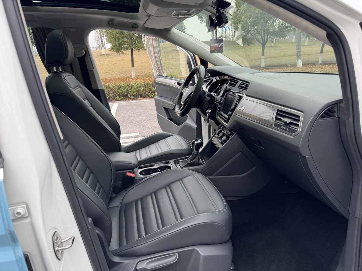 Exceed Touran 2018 image de voiture #7