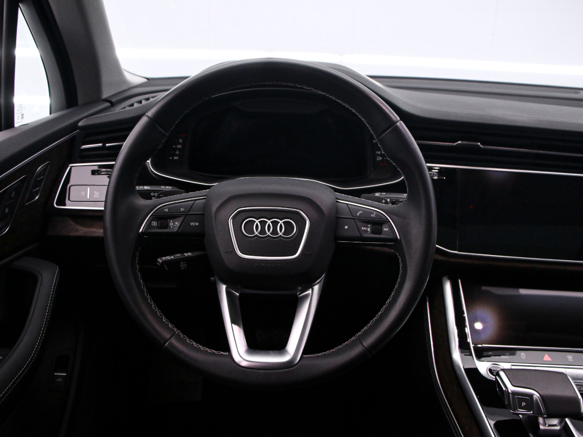 Audi Q7 2024 صورة سيارة #7
