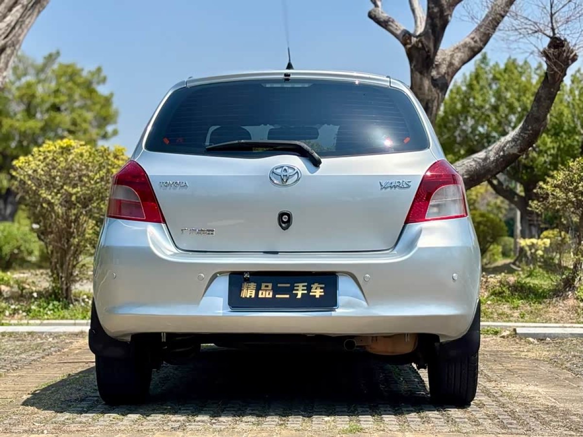 Toyota Yaris 2011 car image #7