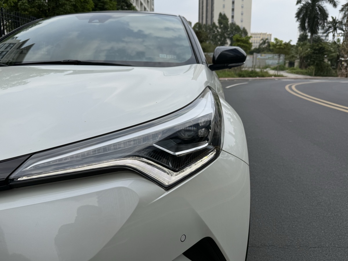Toyota C-HR 2020 car image #7