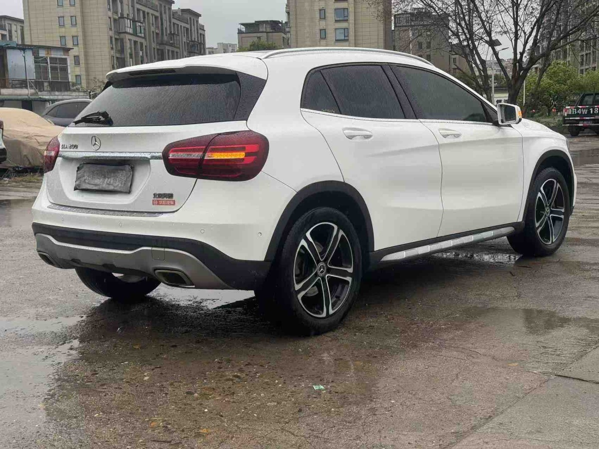 Mercedes-Benz GLA Class 2018 car image #7