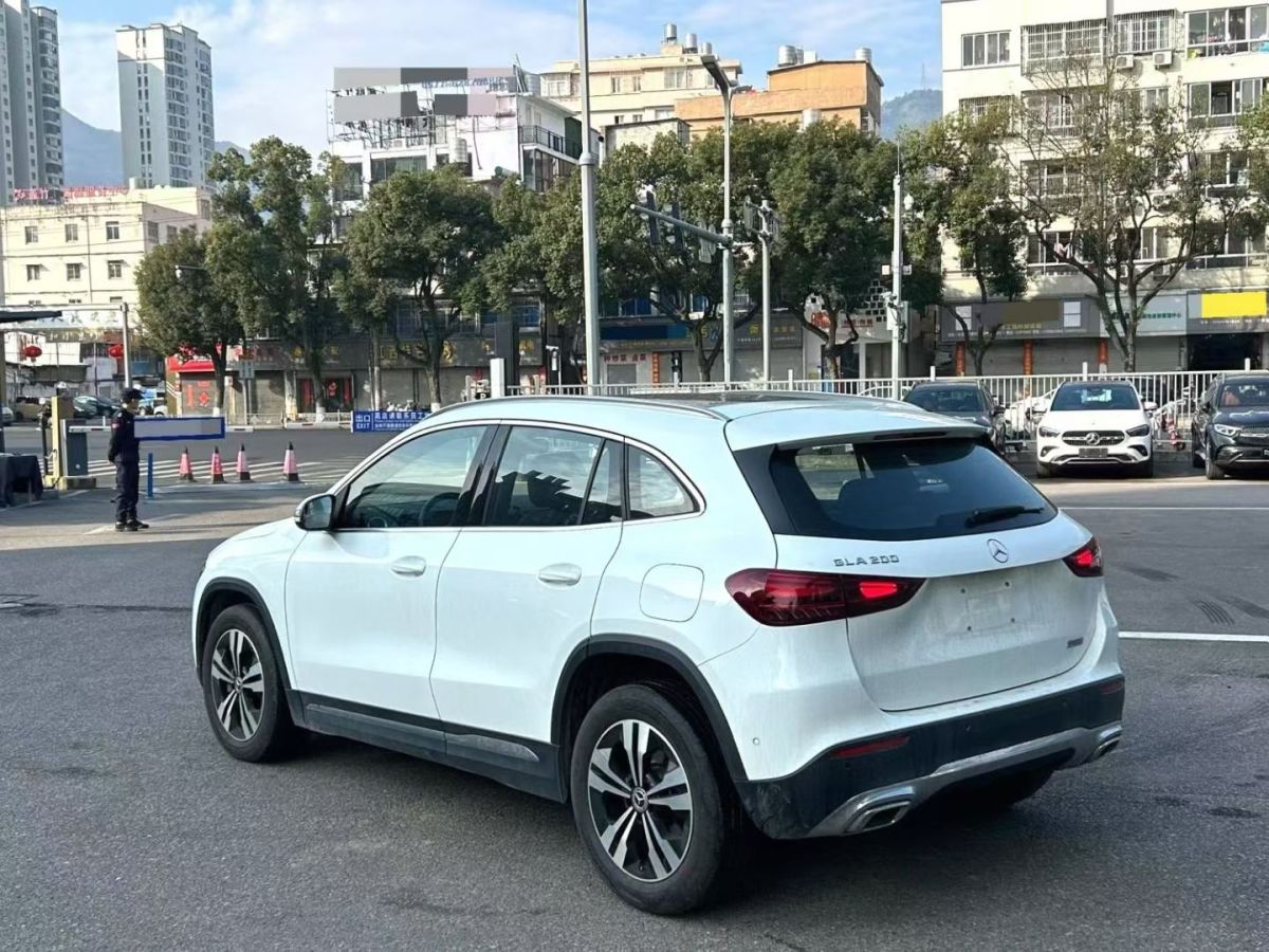 Mercedes-Benz GLA Class 2025 car image #7