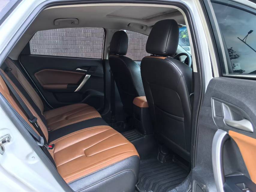 MG GT 2016 car image #7